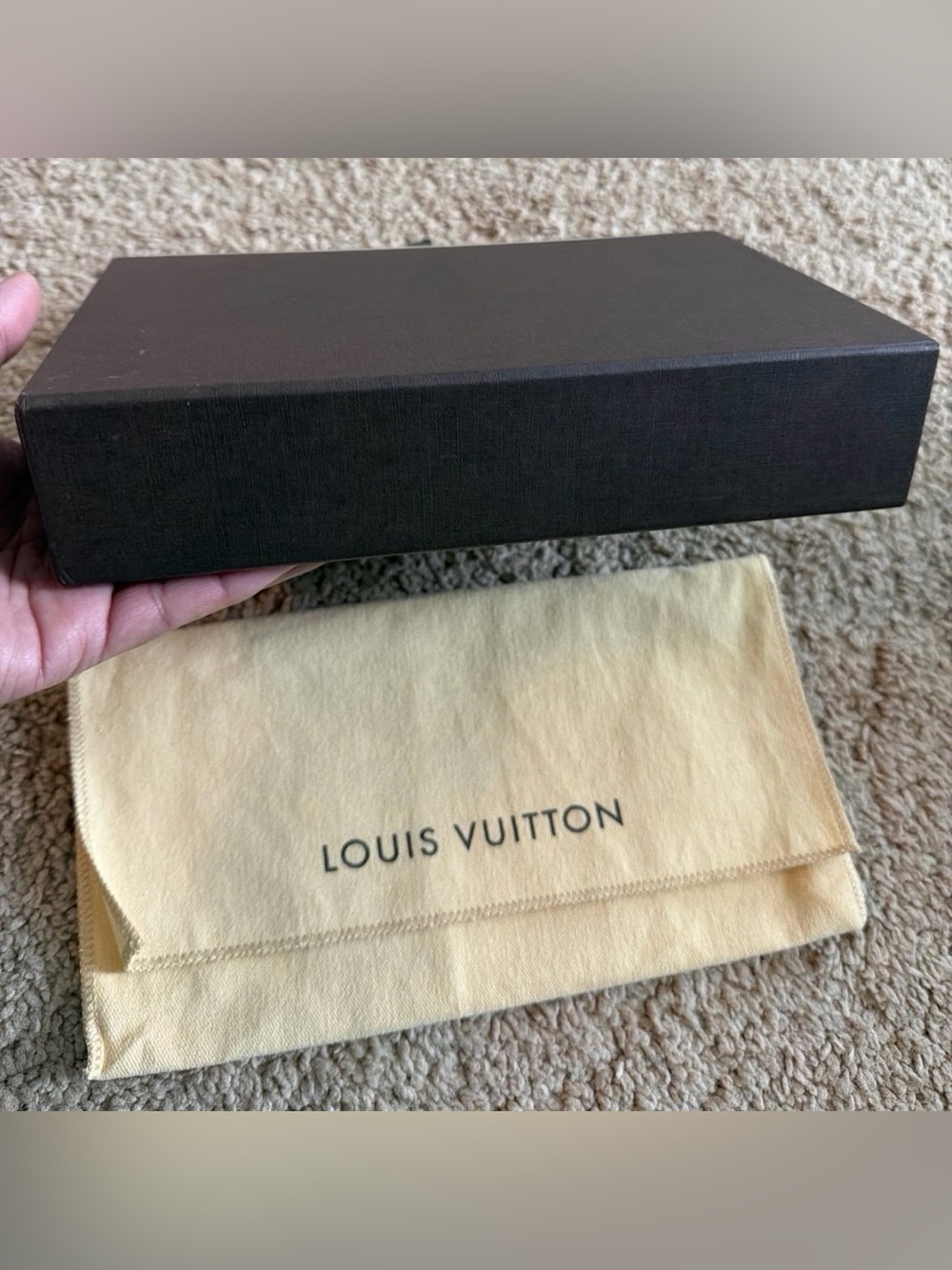 Louis Vuitton - Picture 6 of 12